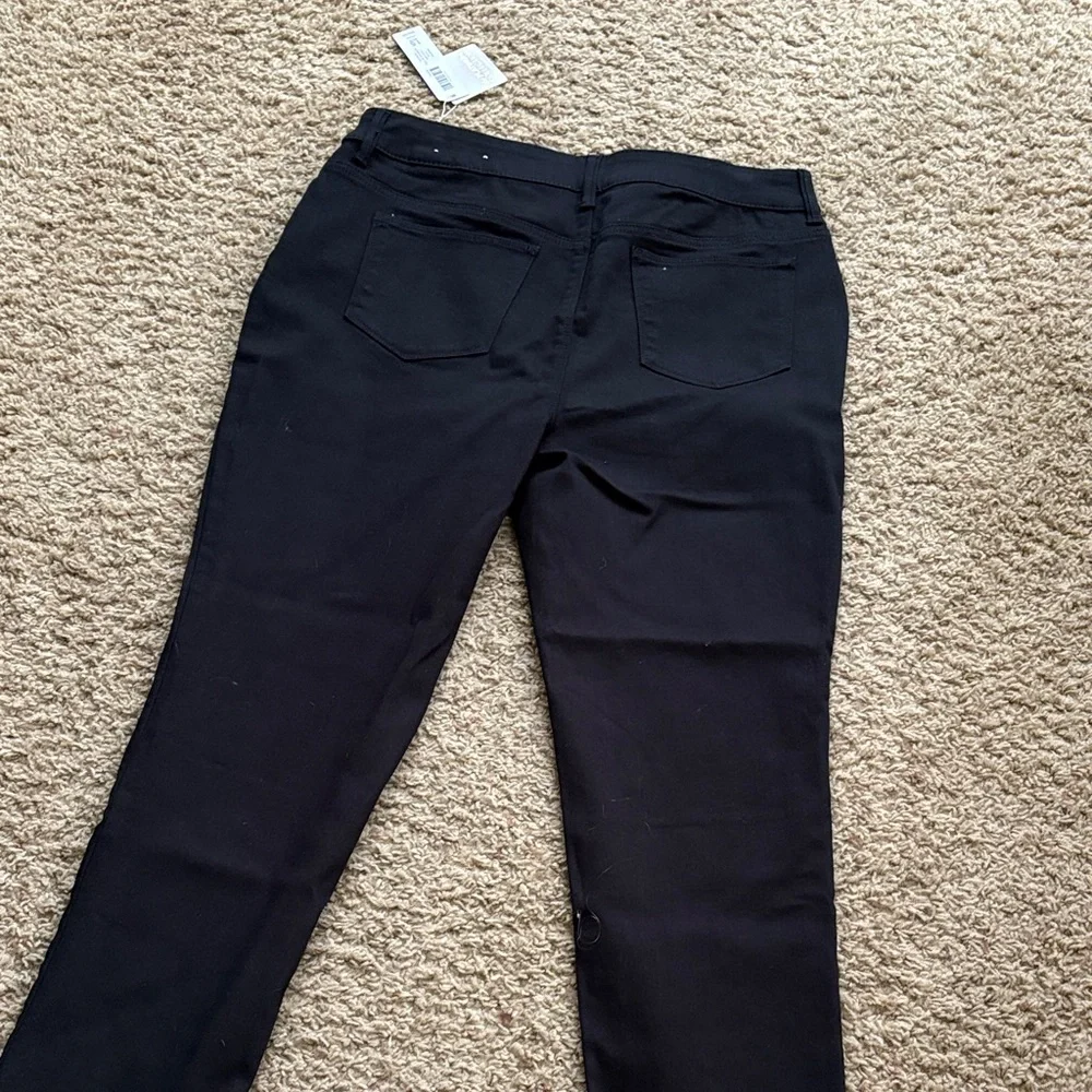 Chico’s Platinum Pull On Jegging Black Jean 1.5 Petite - Picture 5 of 6